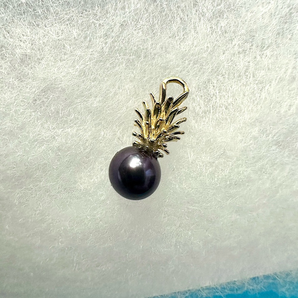 14k Gold Pineapple & Black Pearl Pendant